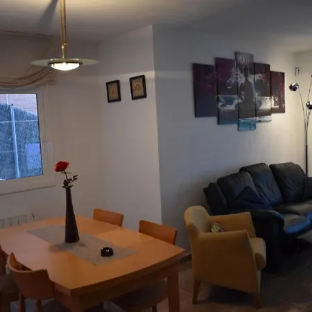 House. Casa Con Piscina Privada 카라펠